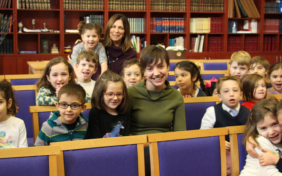 Outstanding Alumna, Liza Comart, Visits Rashi